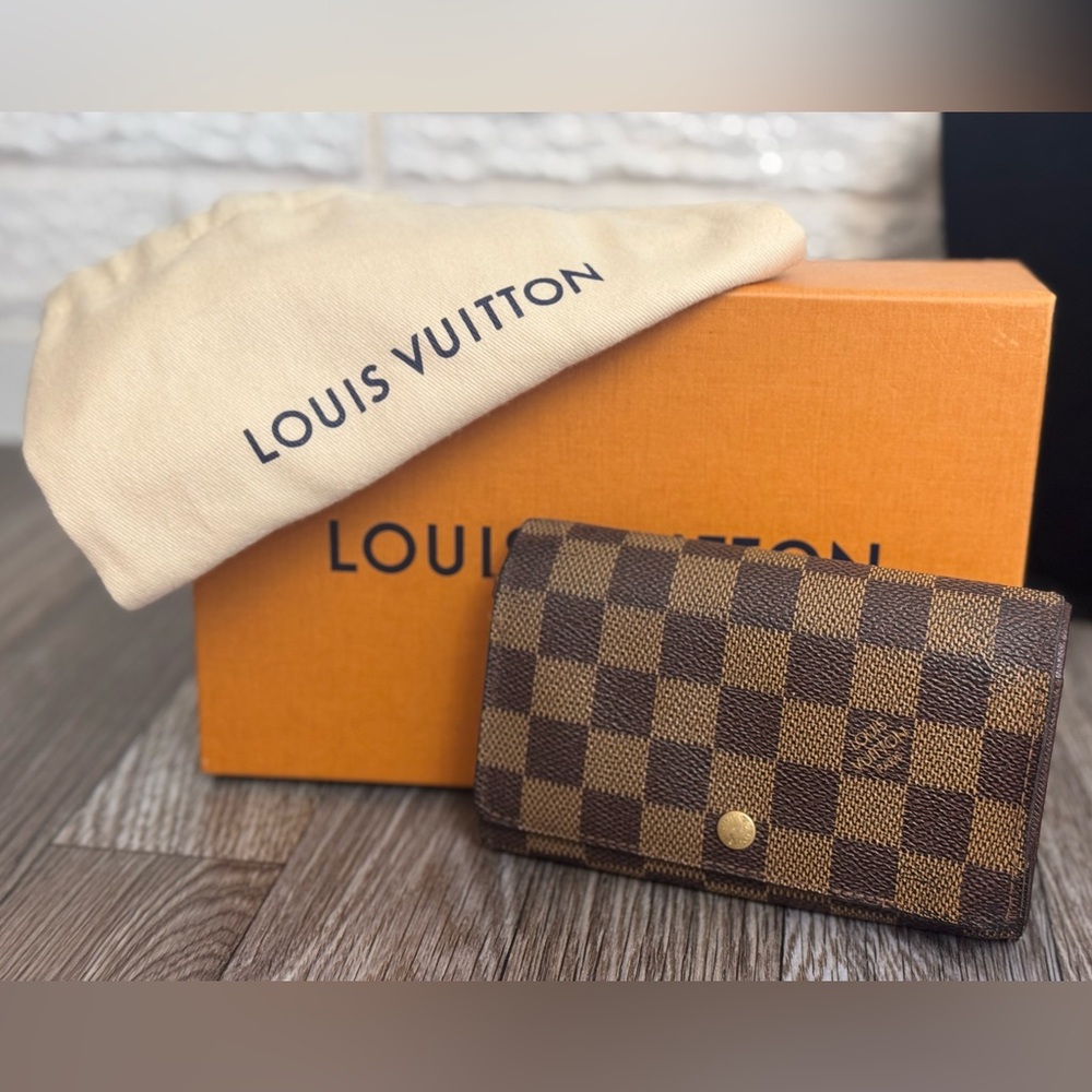 FLASH SALE!! Louis Vuitton Damier Ebene Porte Monnaie Tresor Wallet